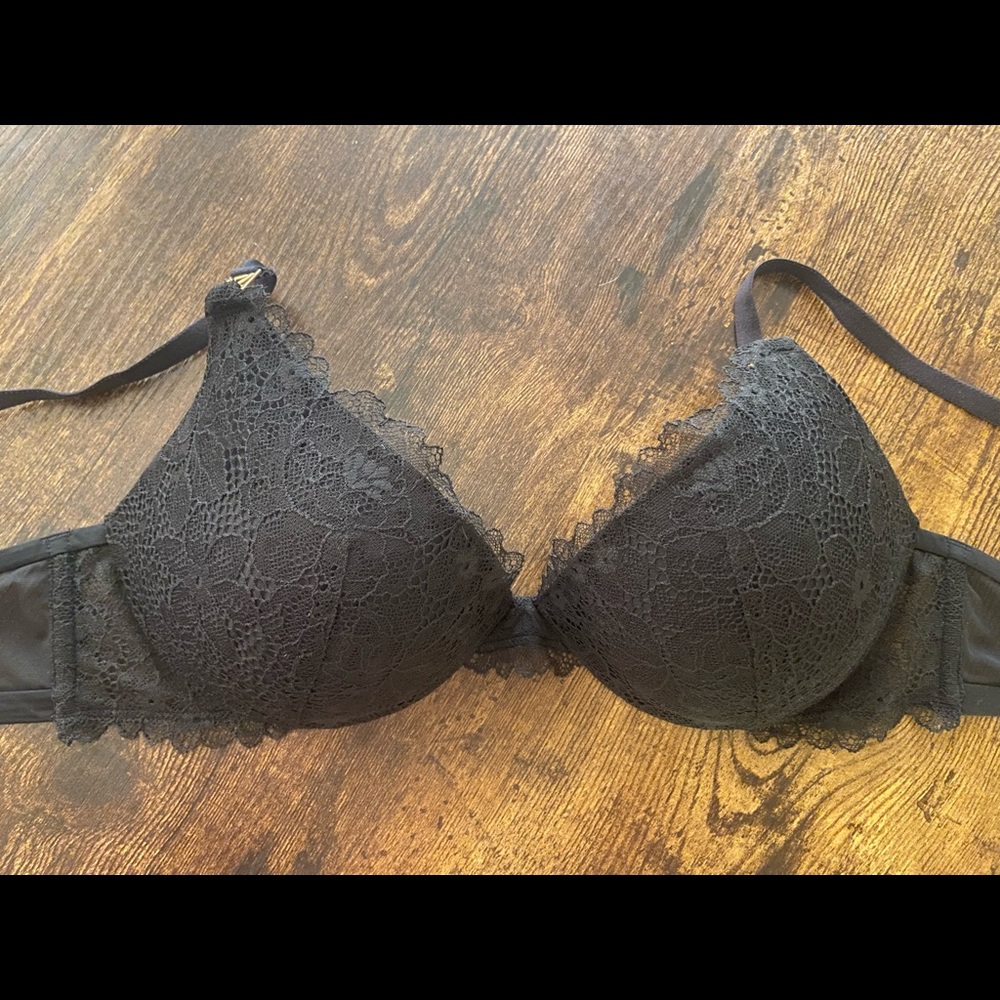 Black lace VS Demi bra